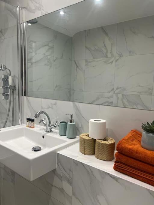 New Flat In Holland Park Apartment Londra Exterior foto