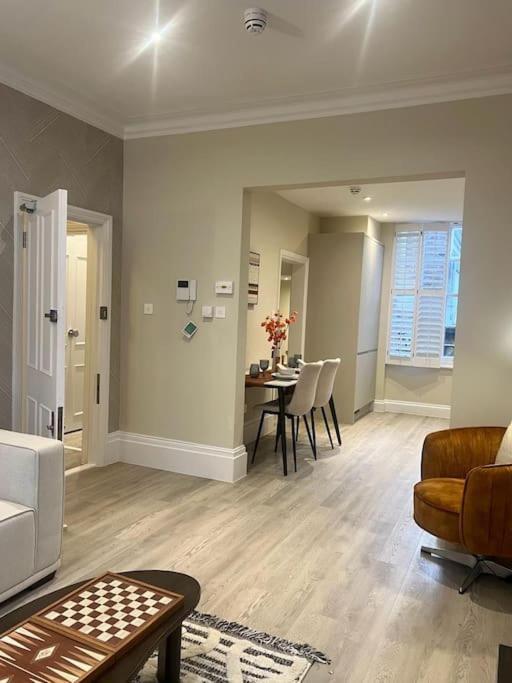 New Flat In Holland Park Apartment Londra Exterior foto